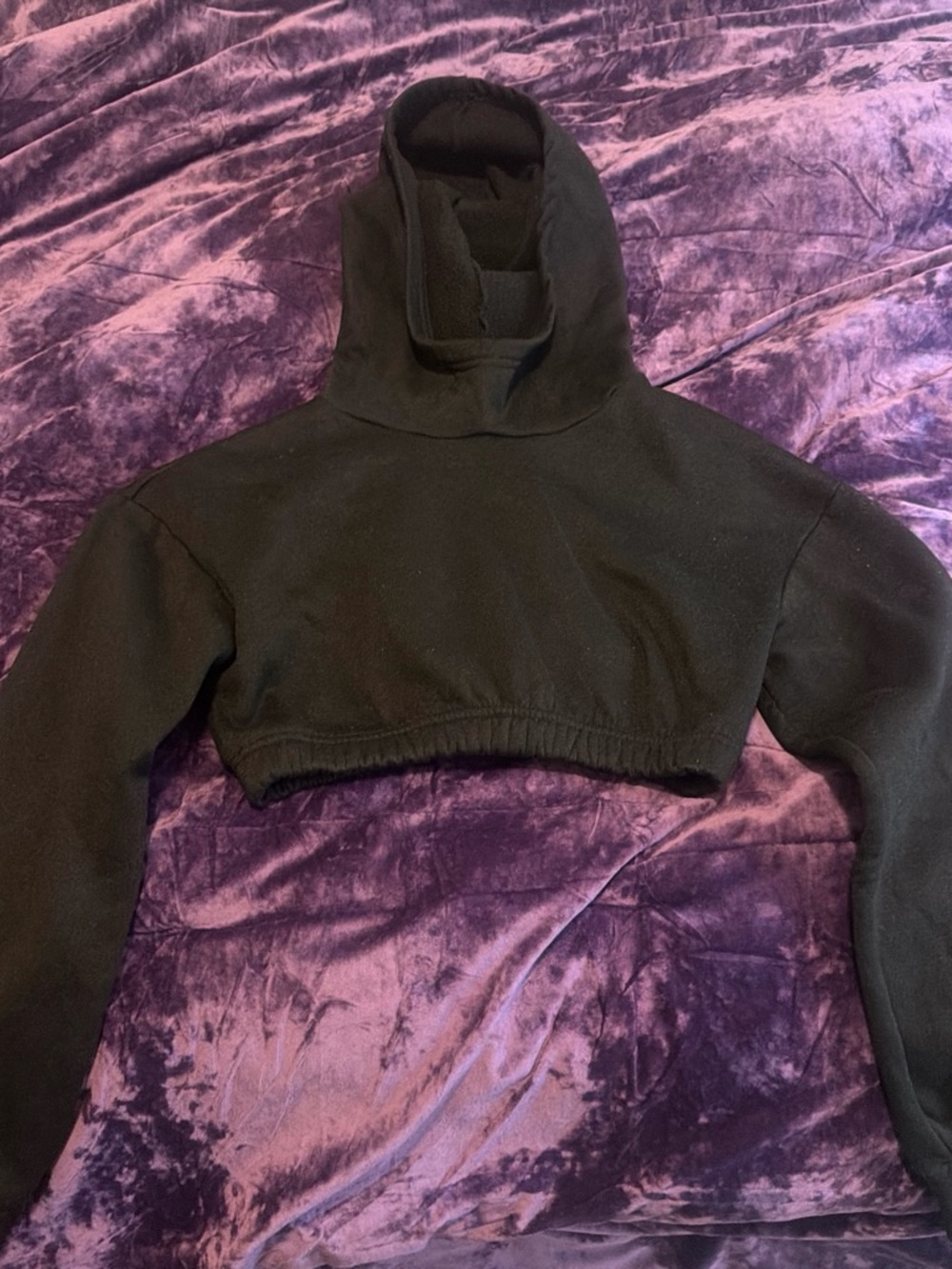 Cropped Black Hoodie Sweater - Women